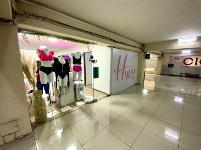 Esquina Ricardo Lyon en Edificio Giratorio