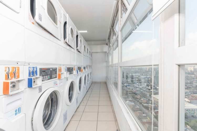 Av. María Rozas Velá