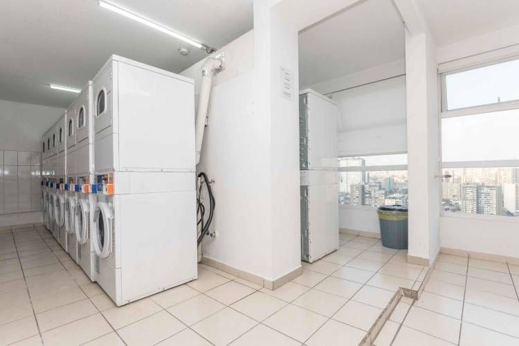 Av. María Rozas Velá