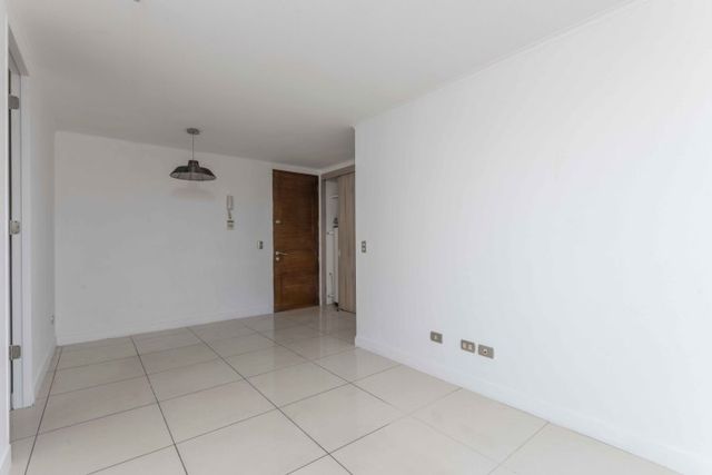 Tarapaca 890 (1 Est /1 Bod)