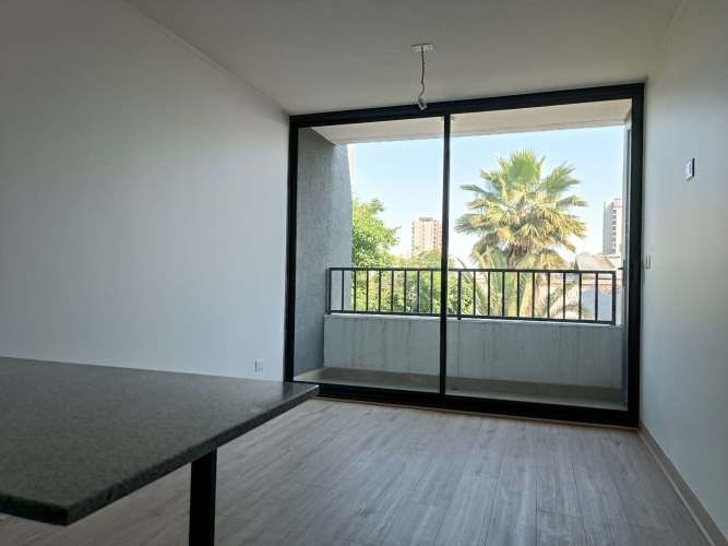 Chacabuco 1355 (1 Est )