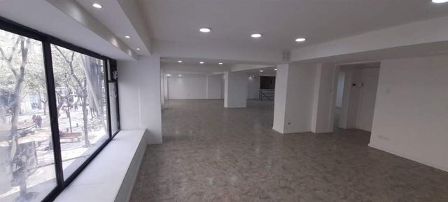 LOCAL COMERCIAL Metro Santa Lucía / Metro Universidad de Chile