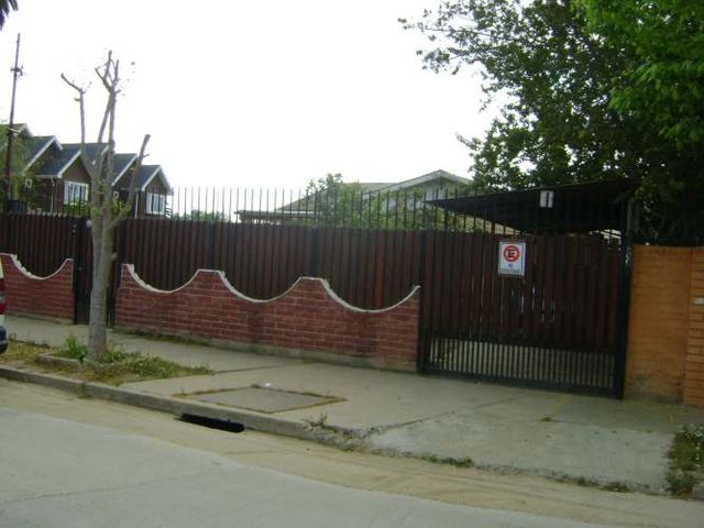 Casa, sólida, individual, 3 dormitorios, estacionamiento techado. Cod 2347