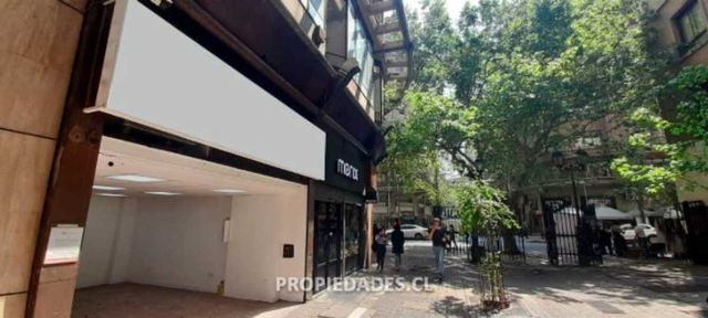 LOCAL COMERCIAL Matías Cousiño / Moneda / Metro Universidad de Chile