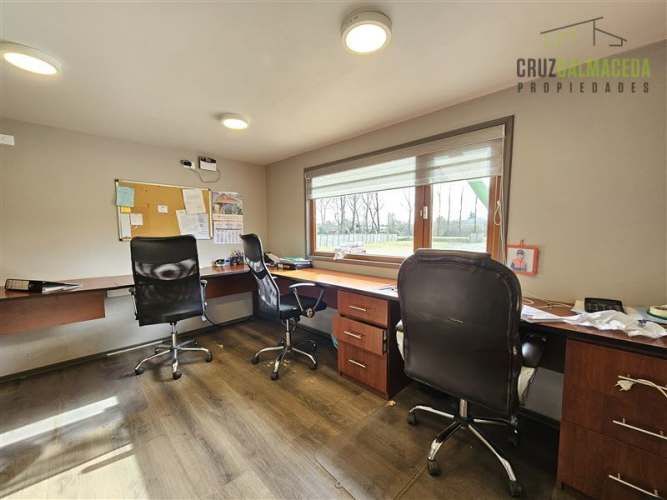 BODEGA Oficinas y bodega sector industrial