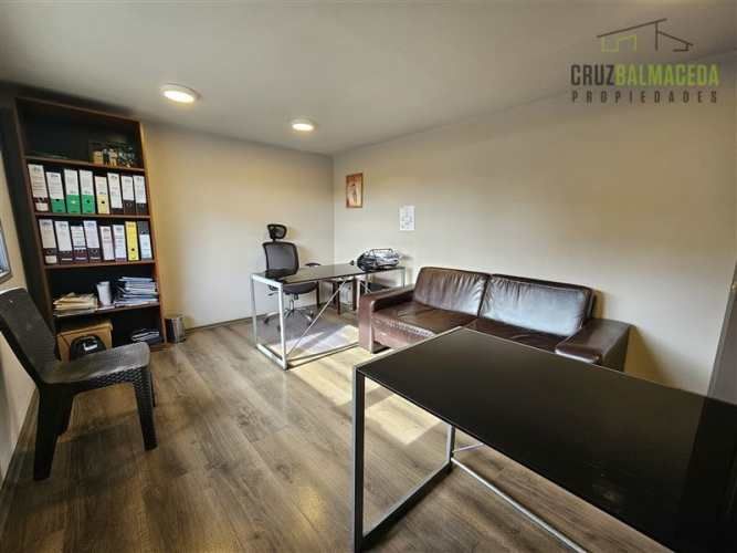 BODEGA Oficinas y bodega sector industrial