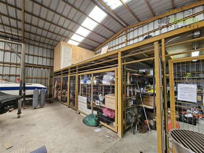 BODEGA Oficinas y bodega sector industrial