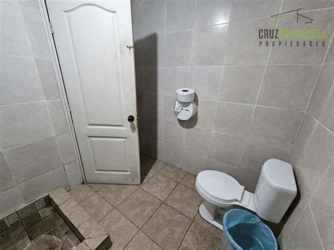 BODEGA Oficinas y bodega sector industrial