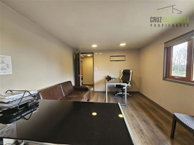 BODEGA Oficinas y bodega sector industrial