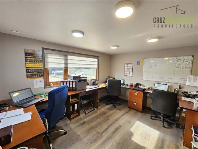 BODEGA Oficinas y bodega sector industrial