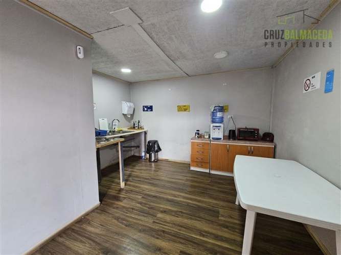 BODEGA Oficinas y bodega sector industrial