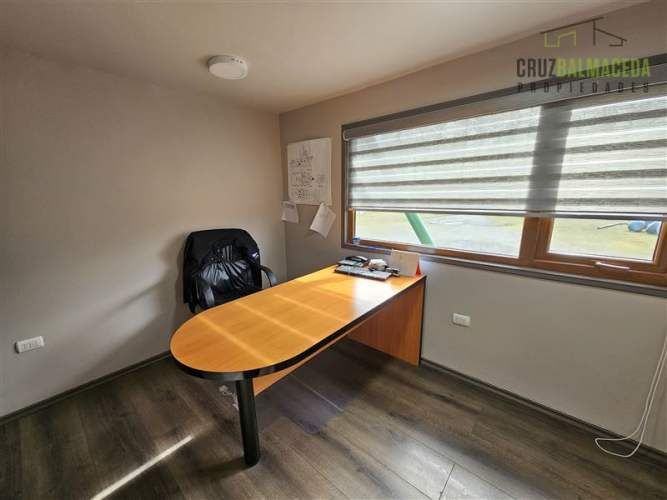 BODEGA Oficinas y bodega sector industrial