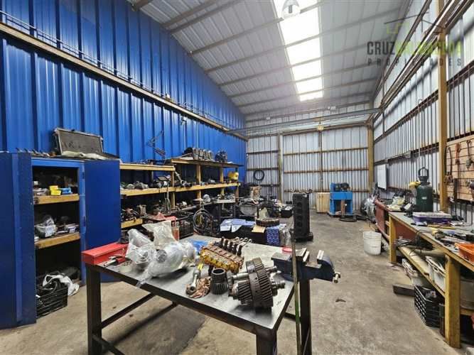 BODEGA Oficinas y bodega sector industrial