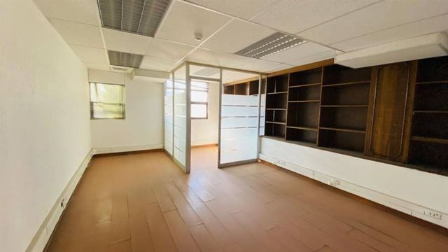 OFICINA Ahumada / Huerfanos