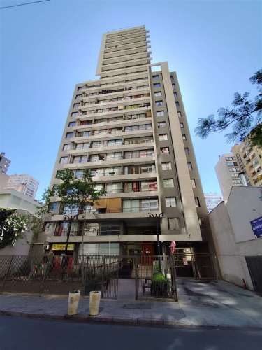 DEPARTAMENTO OPORTUNIDAD!! Vendo Departamento 3 dormitorios, Metro Moneda/ Lord Cochrane/Metro Parque Almagro.