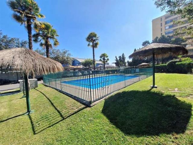 DEPARTAMENTO Juan Moya con Alcalde Jorge Monckeberg