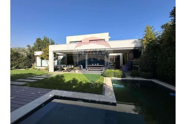 Elegante y amplia casa en aguas claras