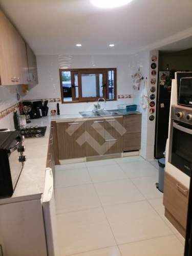 CASA Av Larapinta poniente / Camino Las Flores