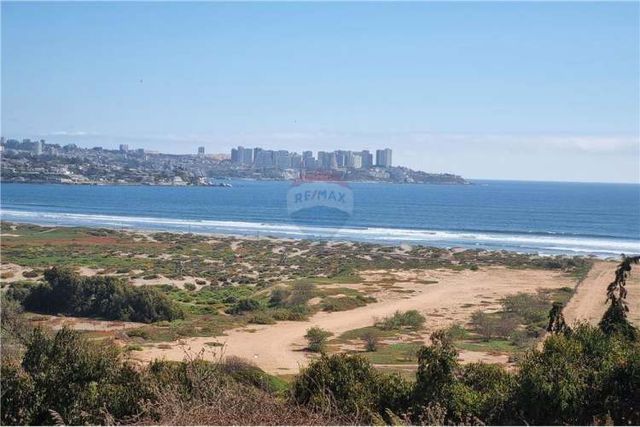 Terreno con hermosa vista al mar en condominio