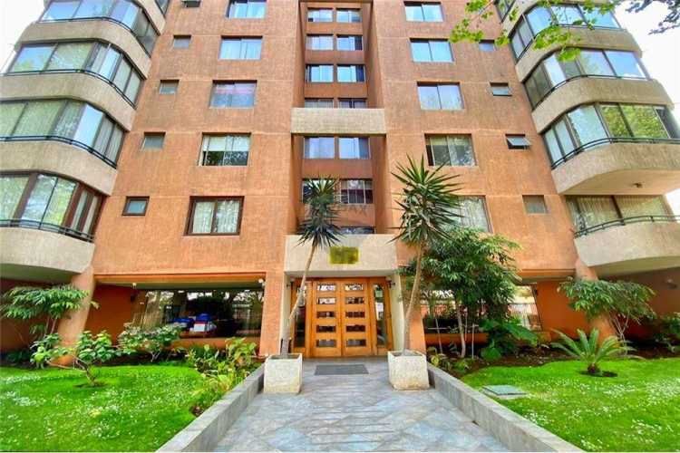 Solo a 2 cuadras metro llano subercaseaux!