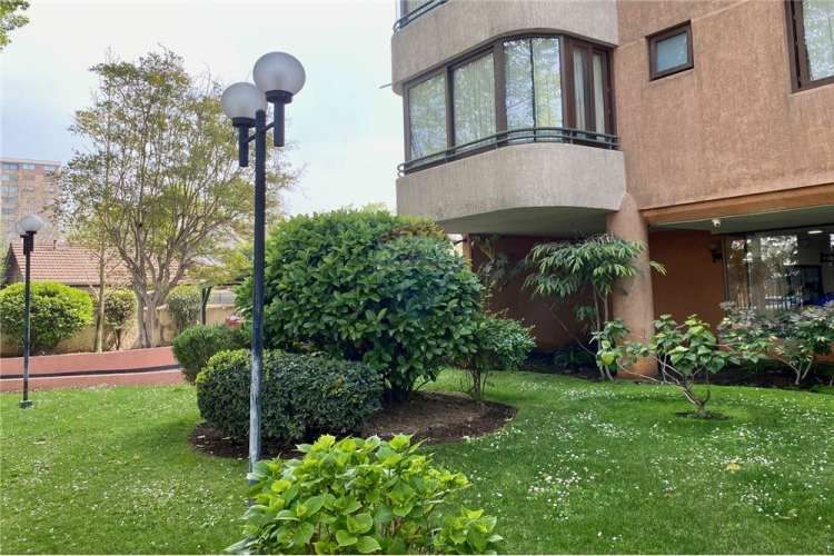 Solo a 2 cuadras metro llano subercaseaux!