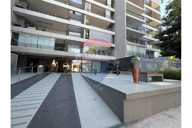 Se vende dpto con patio, metro simon bolivar