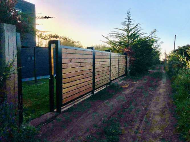 CASA NUEVA, SIN USO, EN MEJOR SECTOR DE COLIUMO, CASA POLI