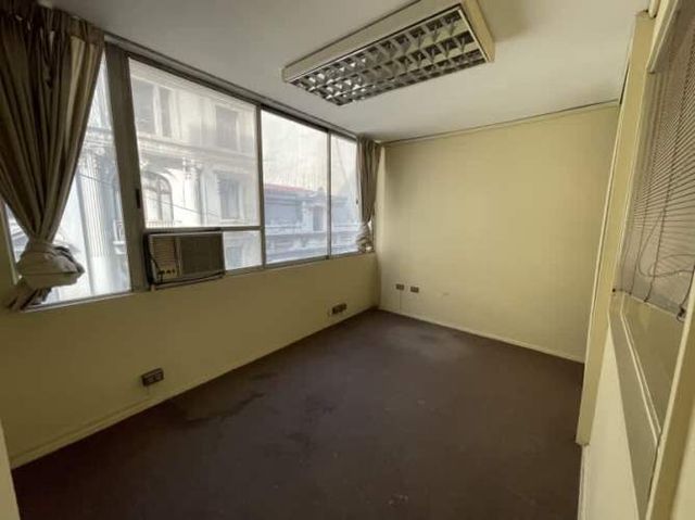 Oficina OFICINA EN VENTA, EDIFICIO BABURIZZA (CÓD. 429)