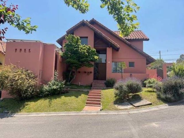 Casa BENJAMIN SUBERCASEUX CON CALLE  MARIA MONVEL