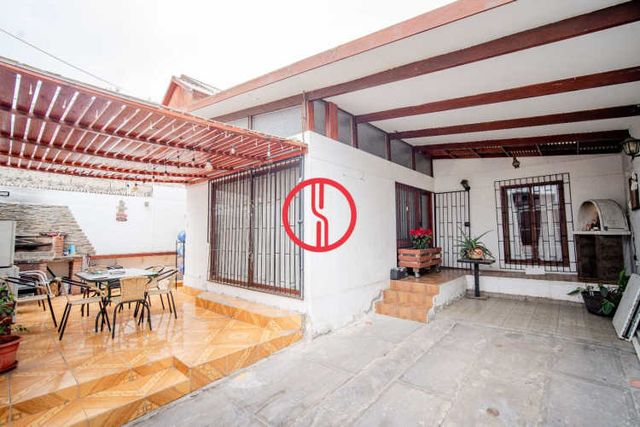 SE VENDE AMPLIA CASA EN EXCLUSIVA UBICACION, SECTOR PLAYA BRAVA