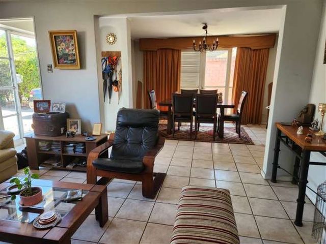 CASA Monseñor Edwards / Reina Victoria