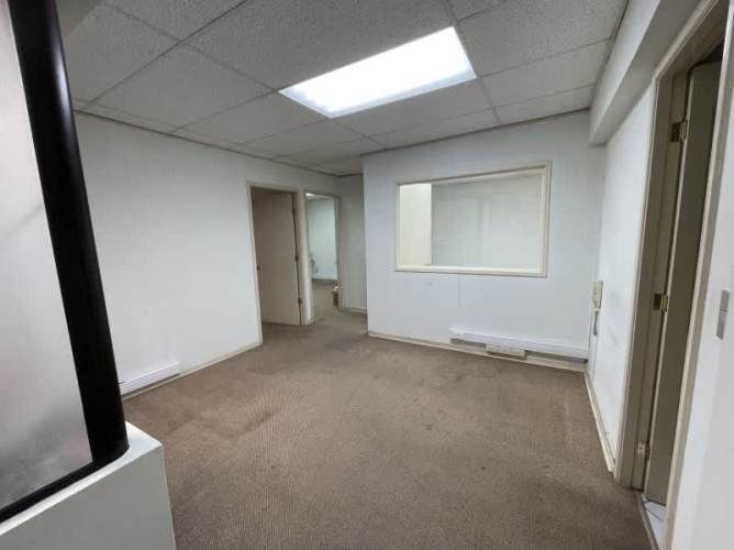 Local SE VENDE EDIFICIO EN CALLE URRIOLA