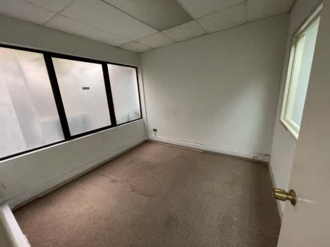 Local SE VENDE EDIFICIO EN CALLE URRIOLA