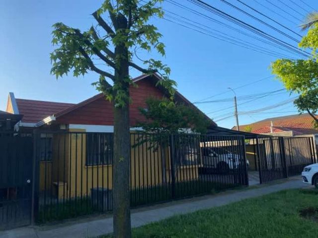 CASA GRANDE EN PARQUE R. LA REINA