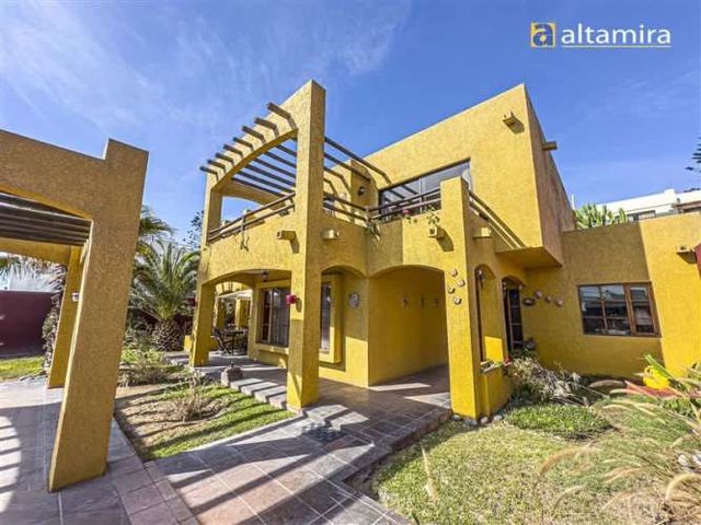 CASA Avenida Pedro Prado / Av. Ramón Perez (Avda. Chipana)