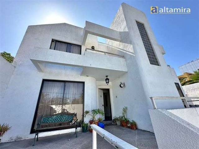 CASA Avenida Pedro Prado / Av. Ramón Perez (Avda. Chipana)