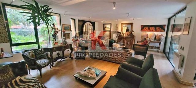 DEPARTAMENTO Santa María de Manquehue / Jardín propio