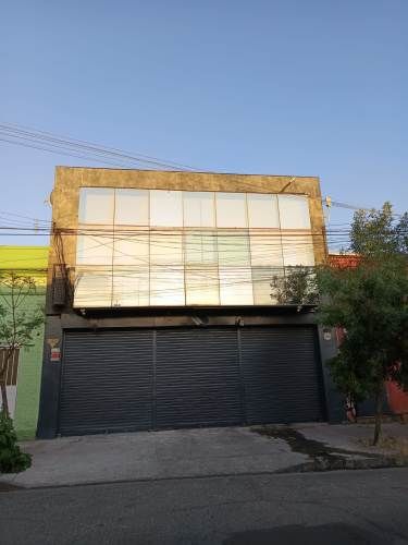 Galpon En Segundo Piso Remodelado Con Oficina Directo Dueño (1.490.000 en UF)