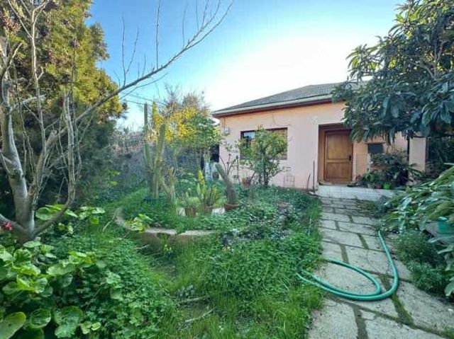 Casa SE VENDE CASA CON GRAN TERRENO, SECTOR EL RETIRO (CÓD. 439)