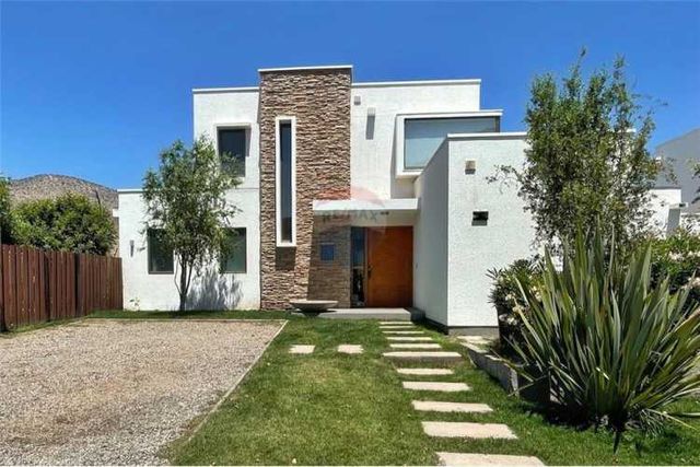 Hermosa! como nueva! impecable casa en condominio