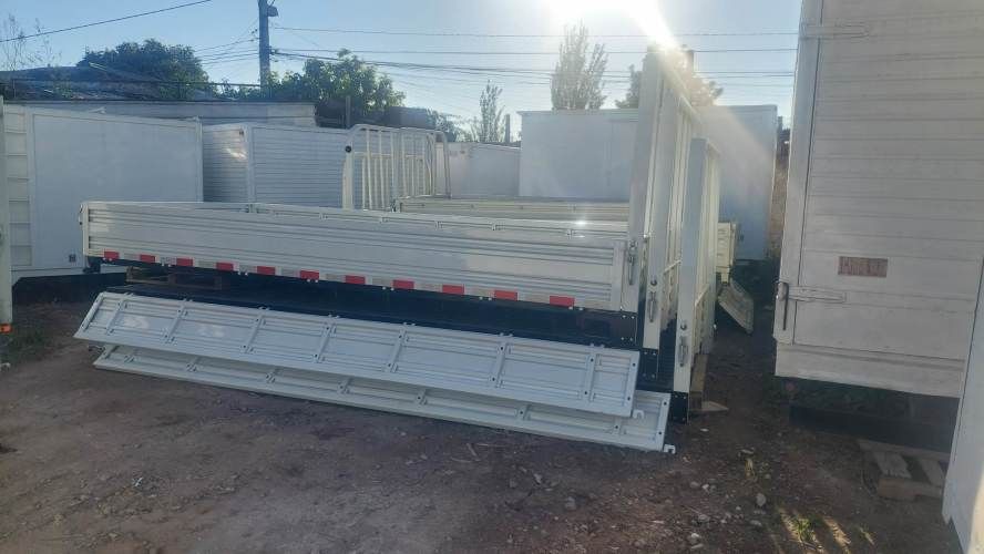 Carrocería Plana con Barandas 4.30 de largo