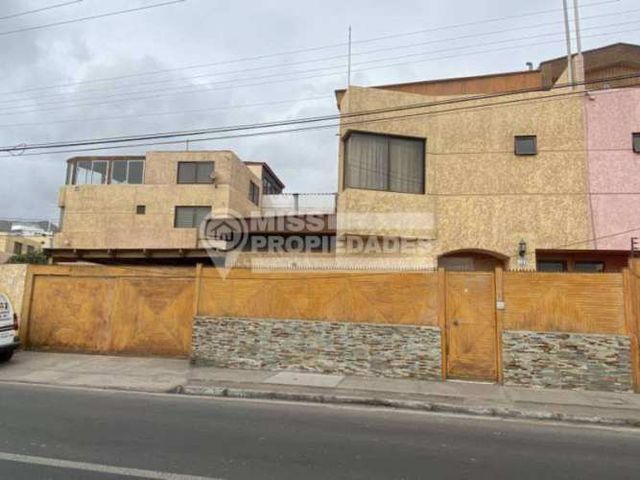 SE VENDE CASA GRANDE, SECTOR ALTOS DE GRAN VIA