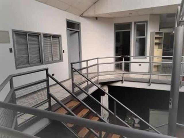 EDIFICIO CORPORATIVO , OFICINA Y BODEGA EXCELENTE  CONECTIVIDAD