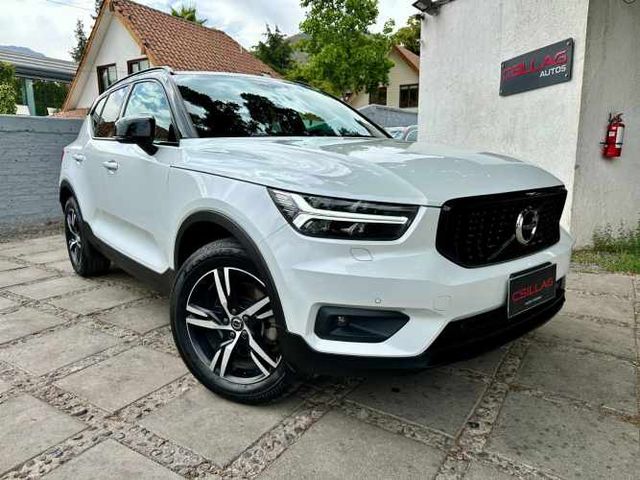 VOLVO XC40 T4 MOMENTUM R - DESING  2021