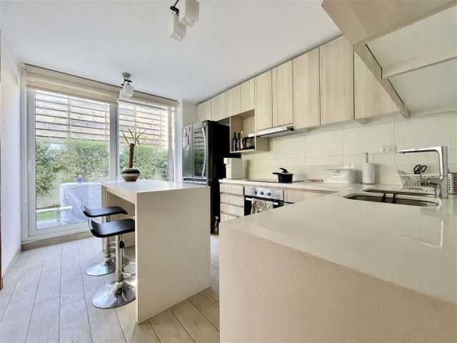 CASA Las Pircas / Colegio Highlands