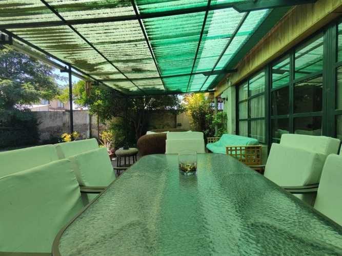 CENTRAL BARRIO - CASA CON GRAN TERRENO !! (63852)