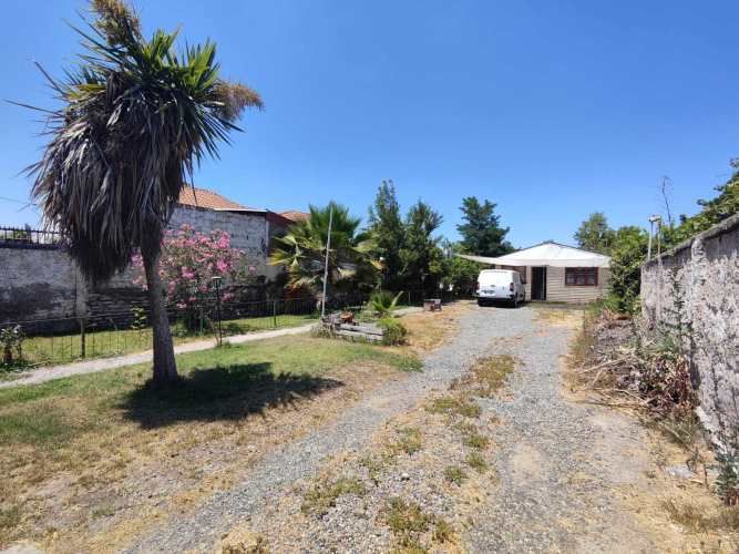 CENTRAL BARRIO - CASA CON GRAN TERRENO !! (63852)
