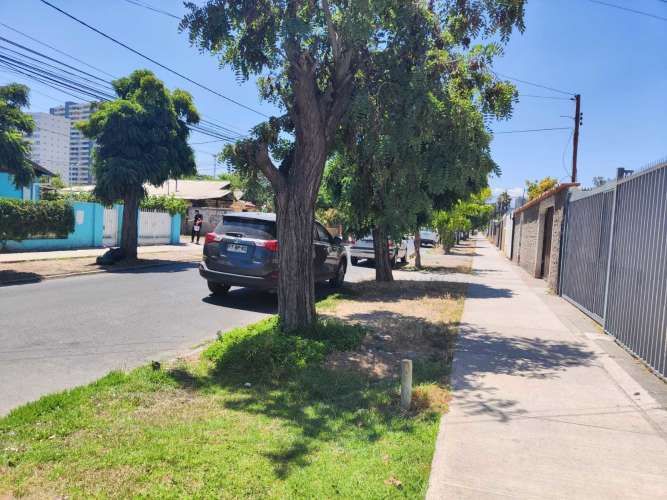 CENTRAL BARRIO - CASA CON GRAN TERRENO !! (63852)