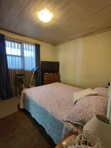 CENTRAL BARRIO - CASA CON GRAN TERRENO !! (63852)