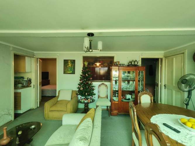 CENTRAL BARRIO - CASA CON GRAN TERRENO !! (63852)